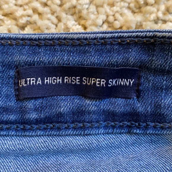 HOLLISTER juniors/women size 11R ULTRA HIGH RISE SUPER SKINNY JEANS. Rips/holes - Picture 8 of 15
